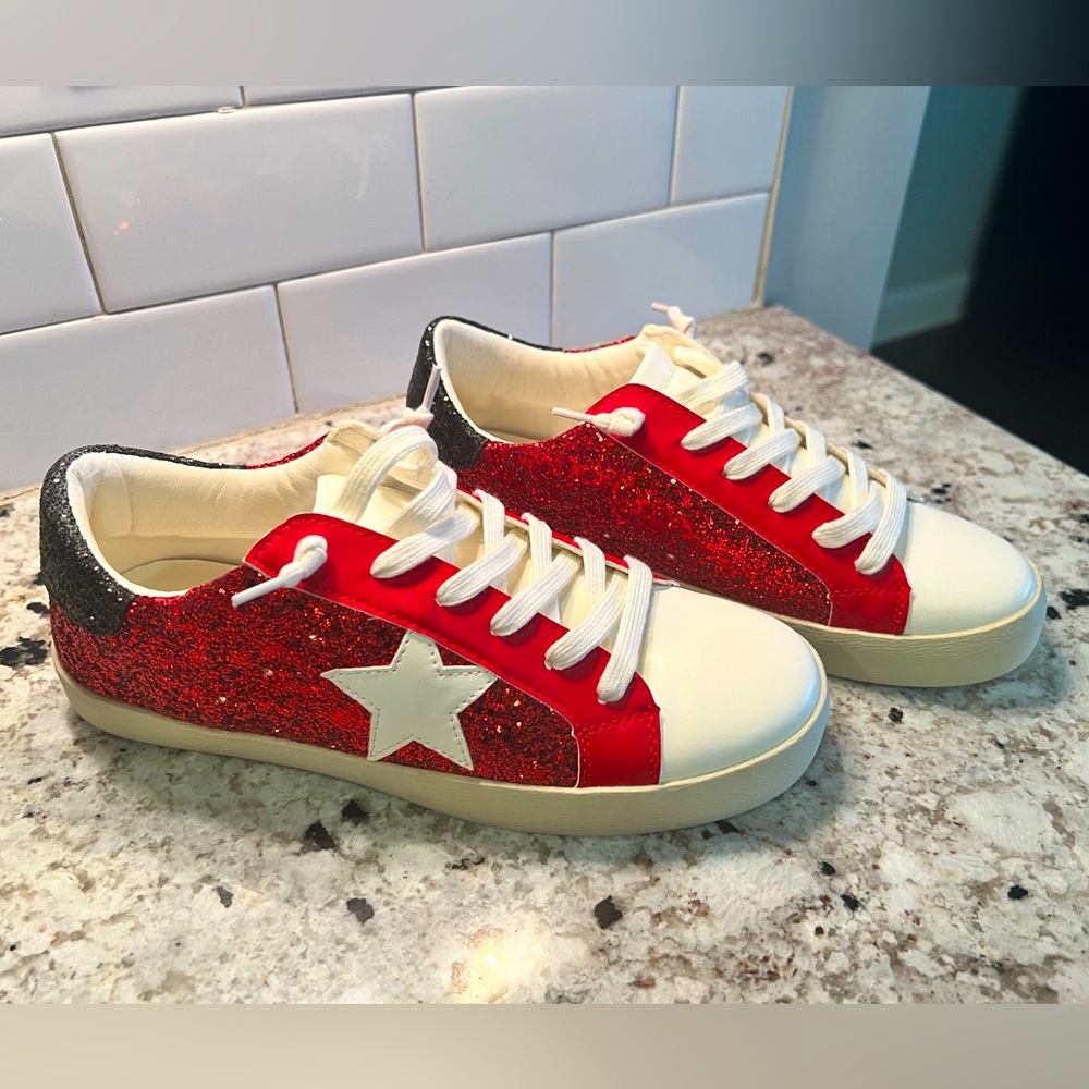 Camel Threads Red and Black Glitter Sneakers - Size 9 - NEW